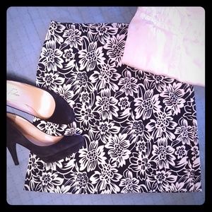 Graphic skirt, Tahari, size 6